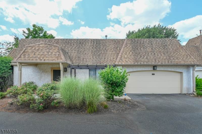 25 Carriage Pl - Photo 1