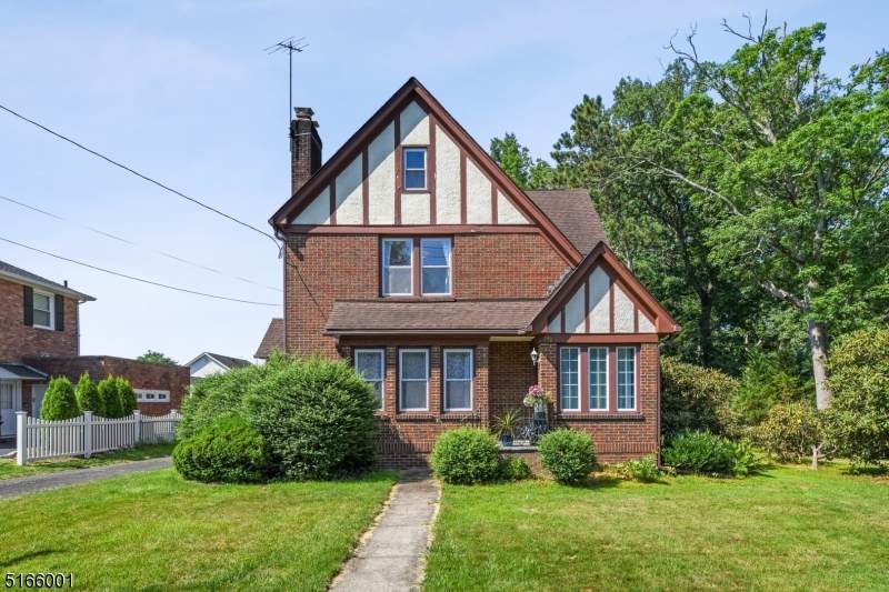 193 Tooker Ave - Photo 1