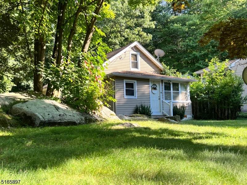 318 Union Ave - Photo 1