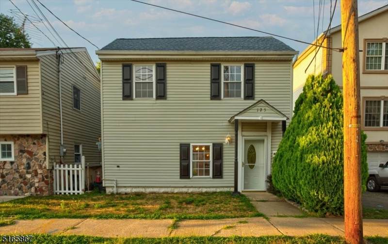 125 Webster Ave - Photo 1