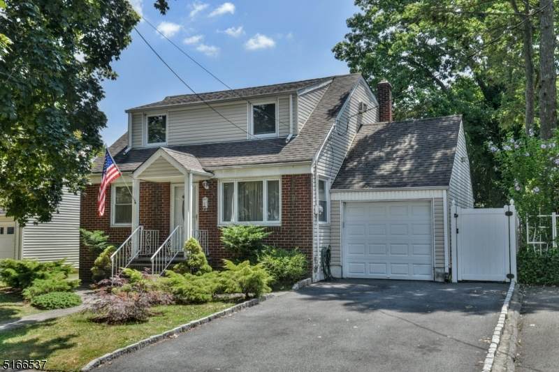 106 Oak Grove Ave - Photo 1