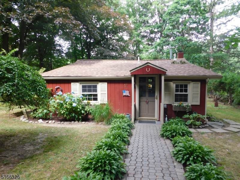 17 East Ave - Photo 1
