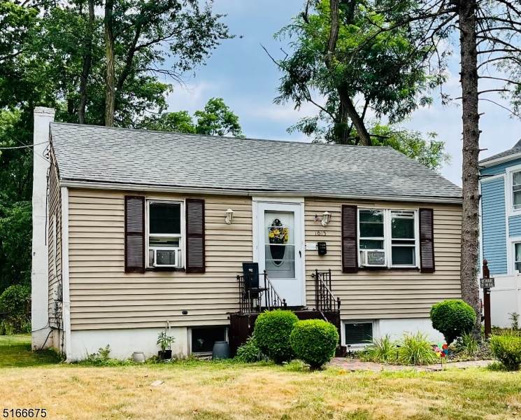 1615 Myrtle Ave - Photo 1