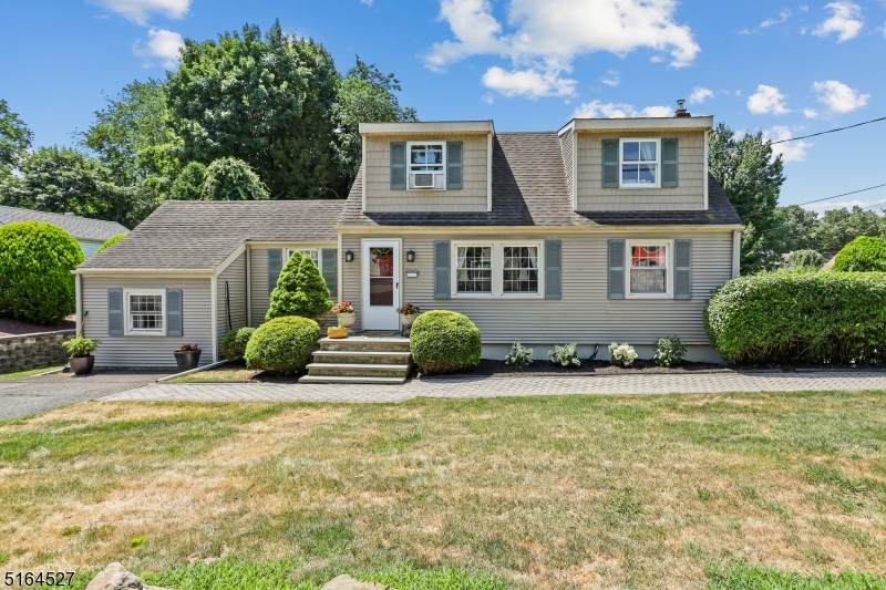 183 Morris Ave - Photo 1