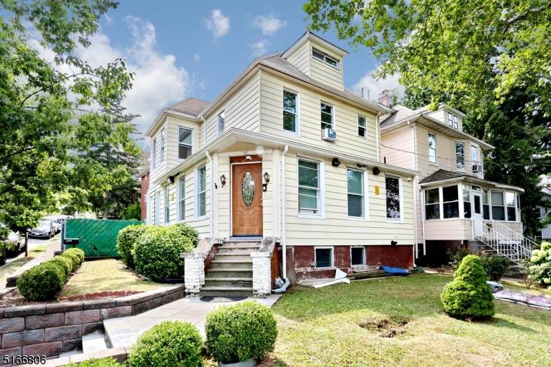 621 Lincoln Ave - Photo 1