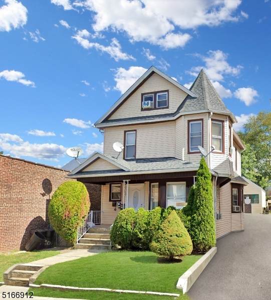 209 Sheridan Ave - Photo 1