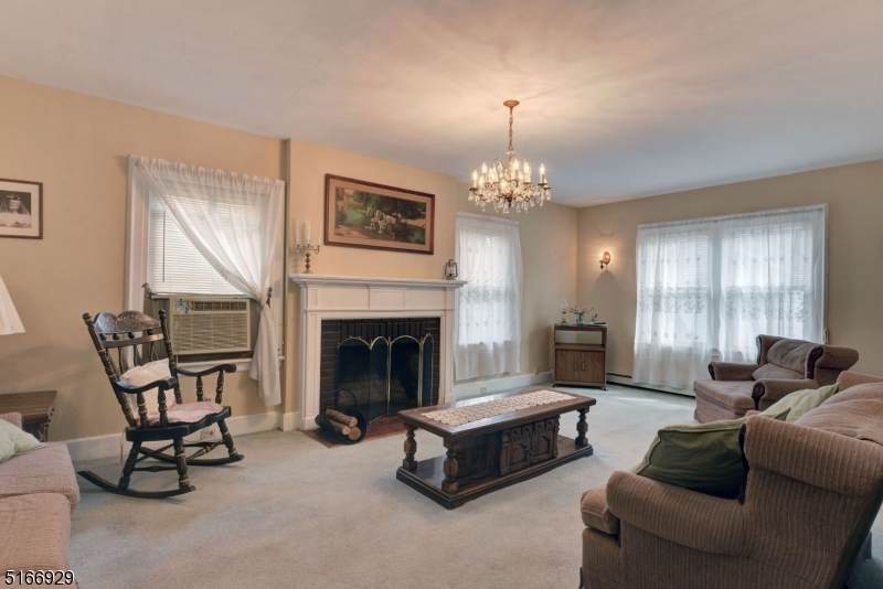 48 Richmond Ave - Photo 1