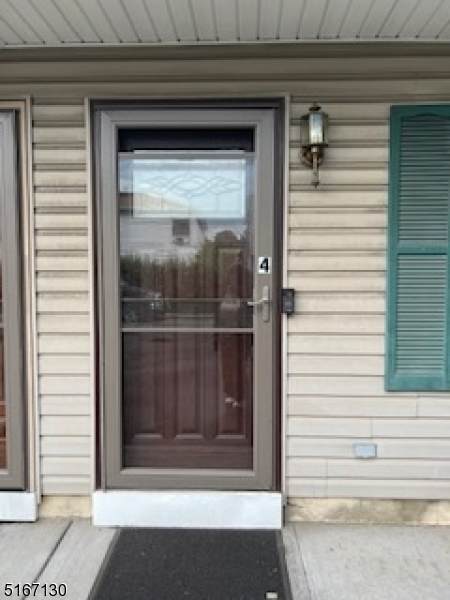 303 Nesbit Ter - Photo 1