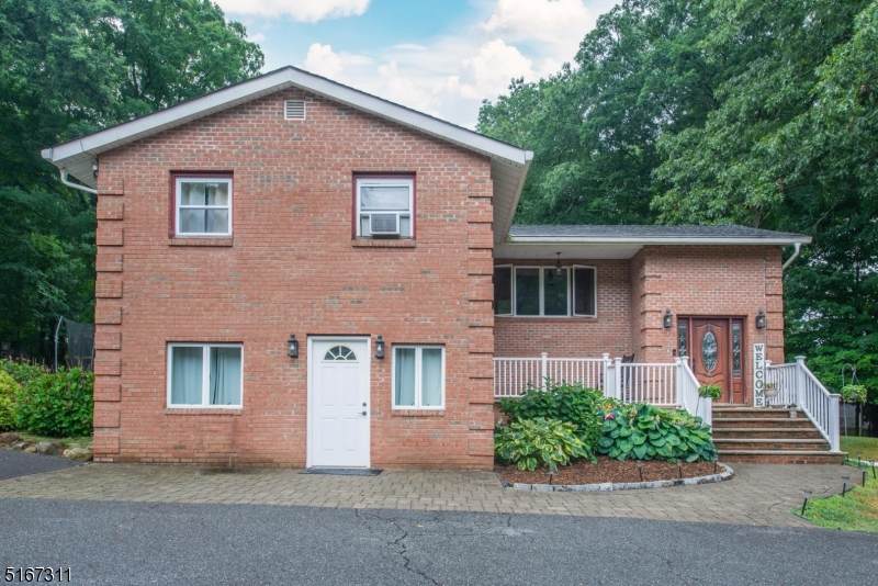 295 Skyline Dr - Photo 1