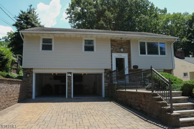 714 Franklin Ave - Photo 1