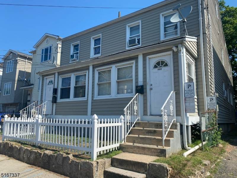 1083 Magnolia Ave - Photo 1