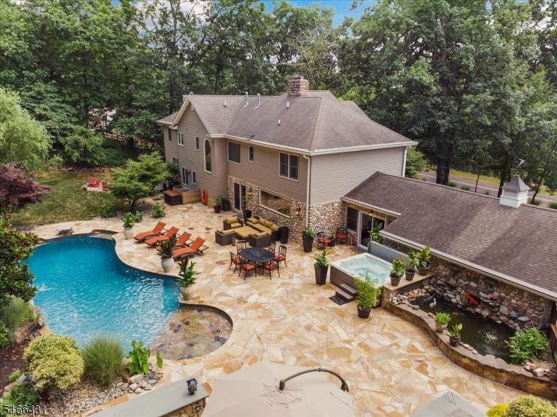 55 Twin Oaks Rd - Photo 1