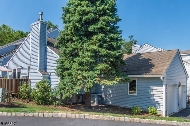 12 Currey Ln - Photo 1
