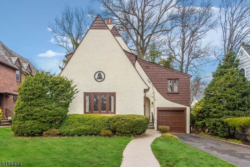 73 Alexander Ave - Photo 1