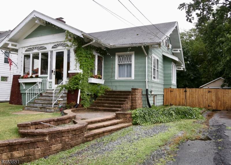 21 Mountainview Ave - Photo 1
