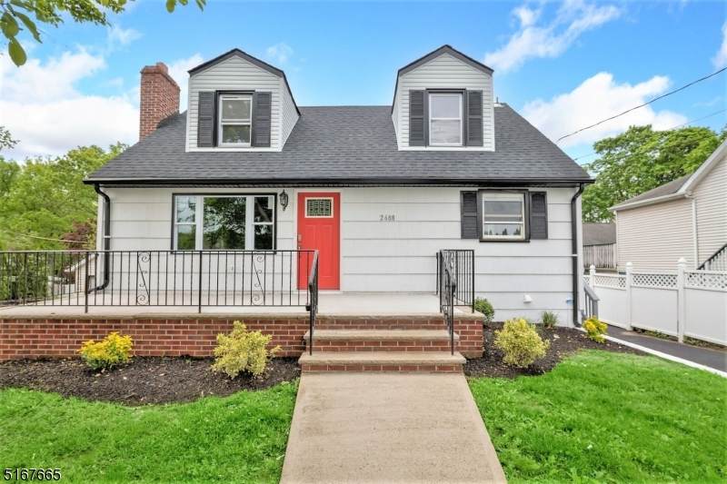 2688 Plainfield Ave - Photo 1