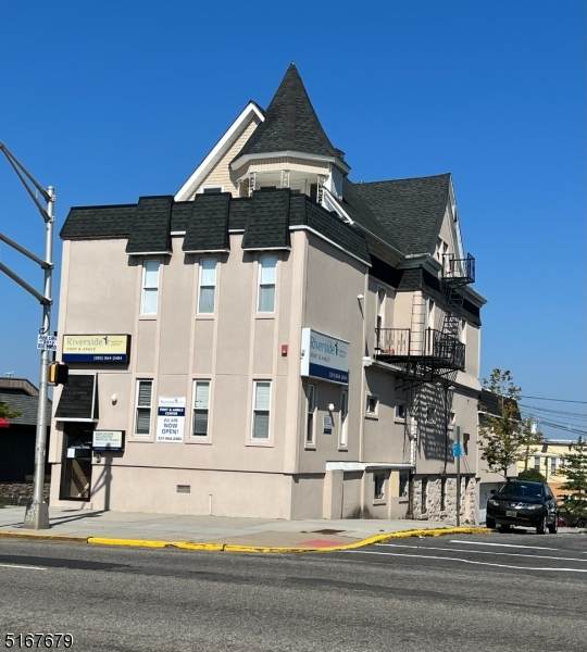 939 Kennedy Blvd - Photo 1