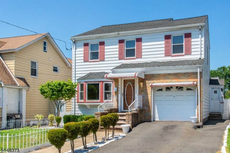 1422 Stanley Ter - Photo 1