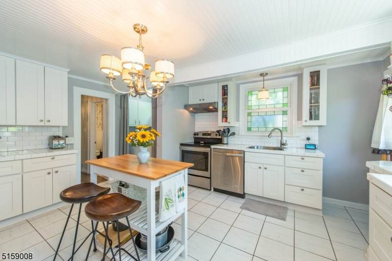 7 Simpson Ave - Photo 1