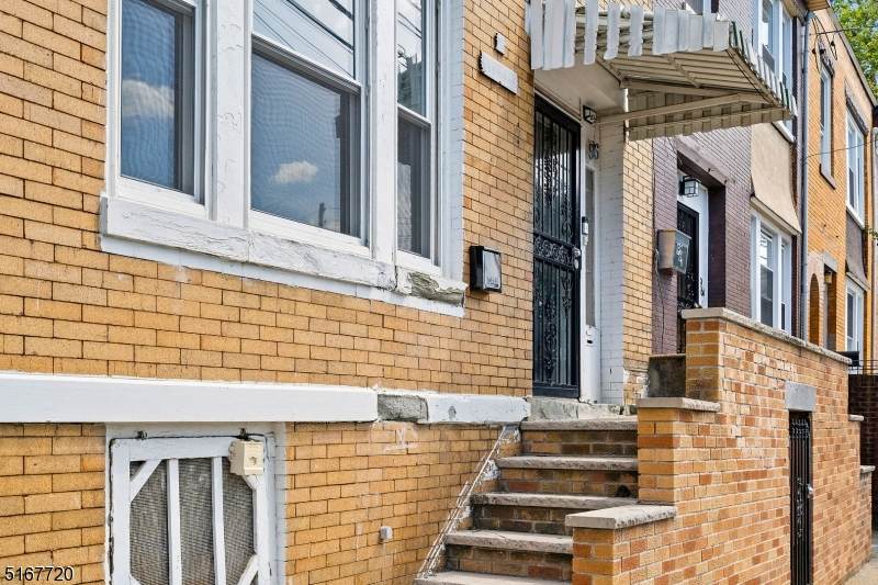 96 S 14Th St - Photo 1