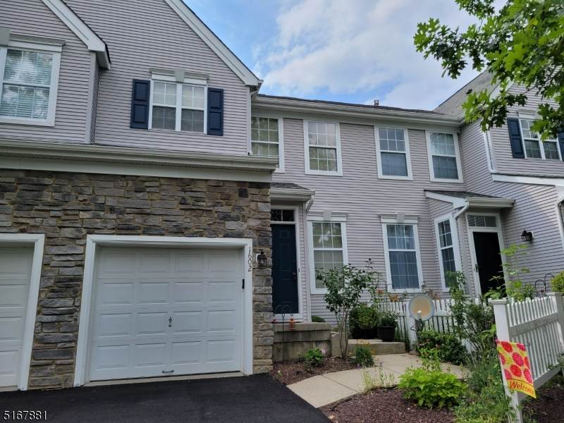 1602 Yarrow Cir - Photo 1