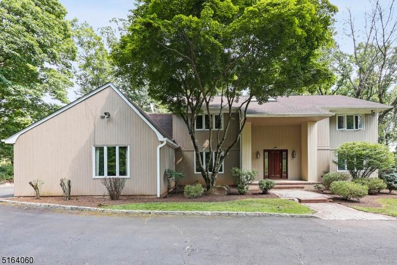 22 Ellsworth Dr - Photo 1