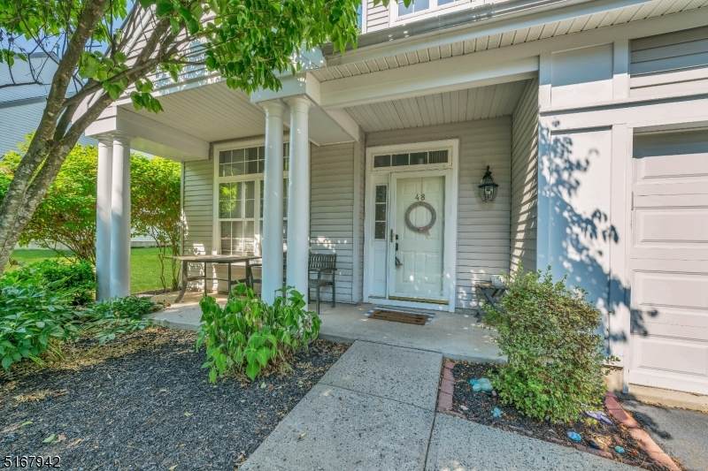 48 Harvard Cir - Photo 1