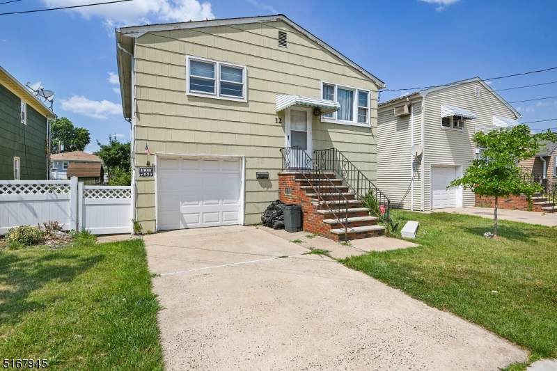 12 Holly St - Photo 1