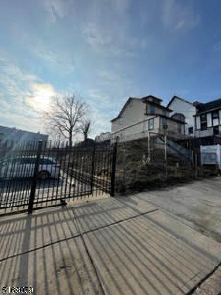 200 Montclair Ave - Photo 1