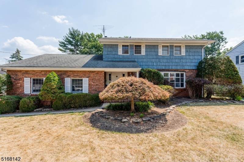636 Richard St - Photo 1