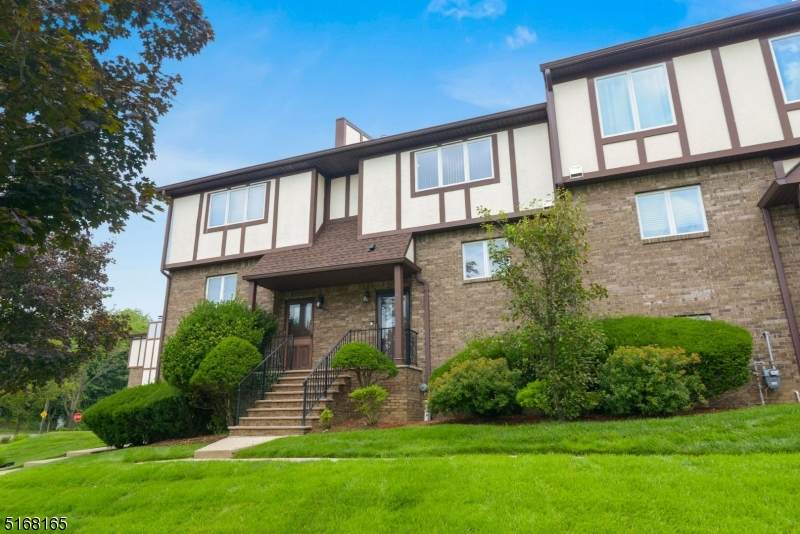10 Canterbury Ln - Photo 1
