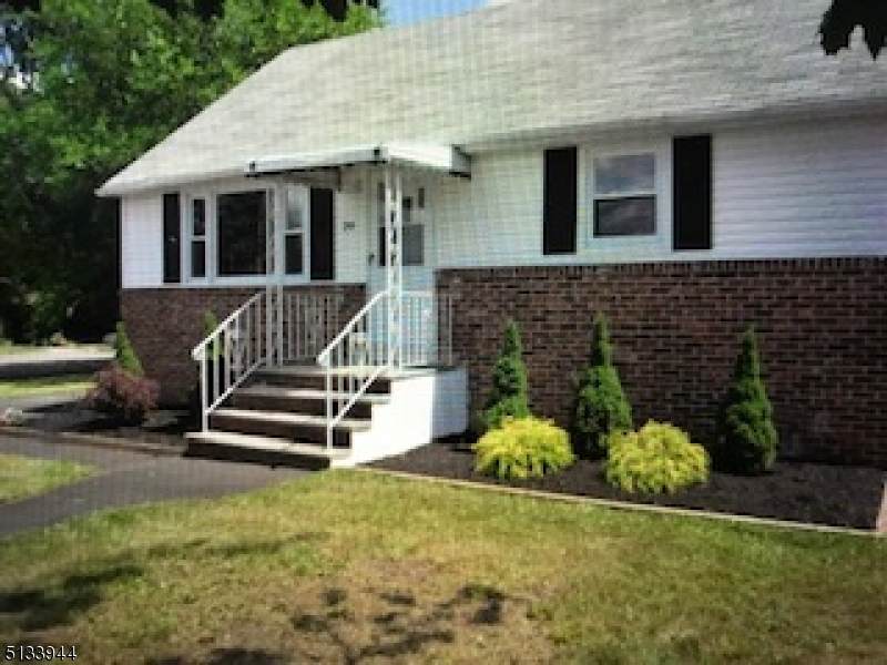 20 Madison Ave - Photo 1