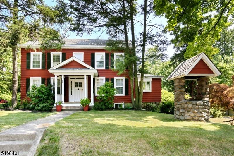 250 Airmount Ave - Photo 1