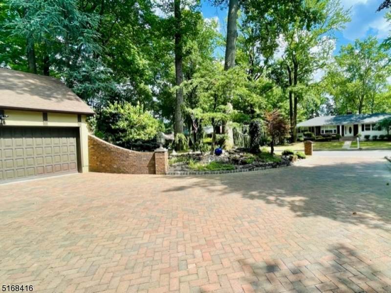 1609 Miriam Dr - Photo 1