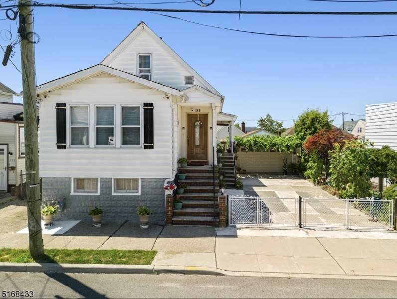 155 Lincoln Pl - Photo 1