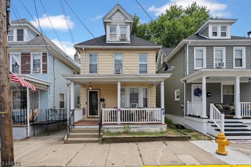 208 Hudson St - Photo 1