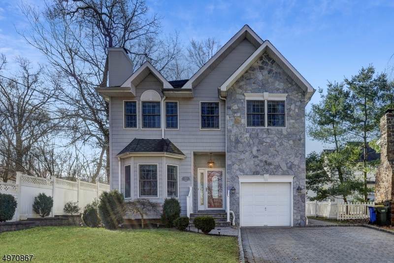 208 7Th St - Photo 1