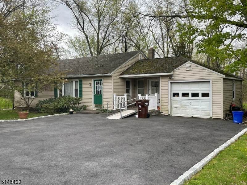 117 Woodlawn Ave - Photo 1