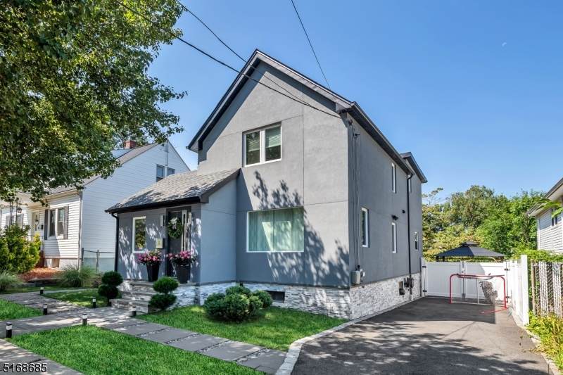 42 Orange Ave - Photo 1