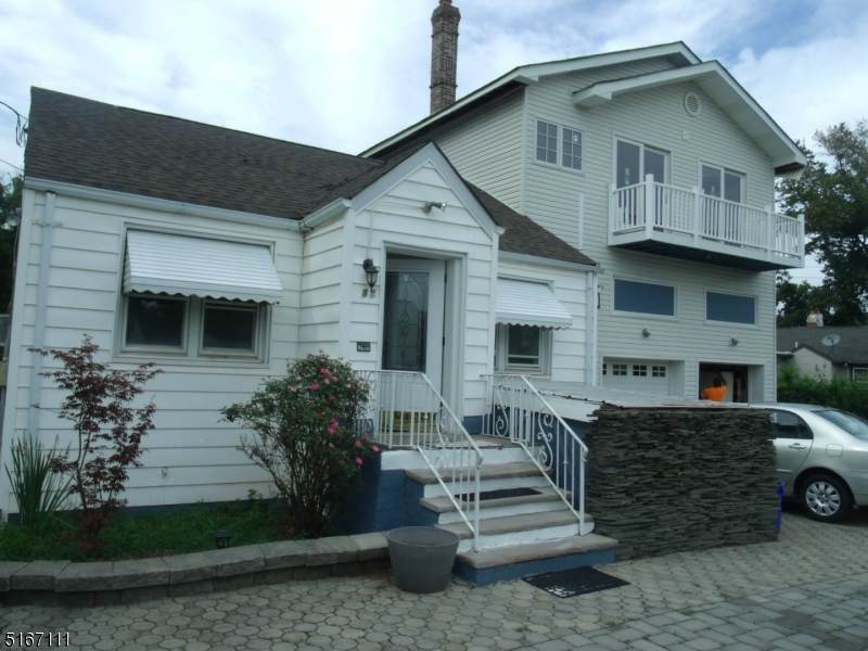 82 School St - Photo 1