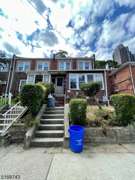 332 Undercliff Ave - Photo 1