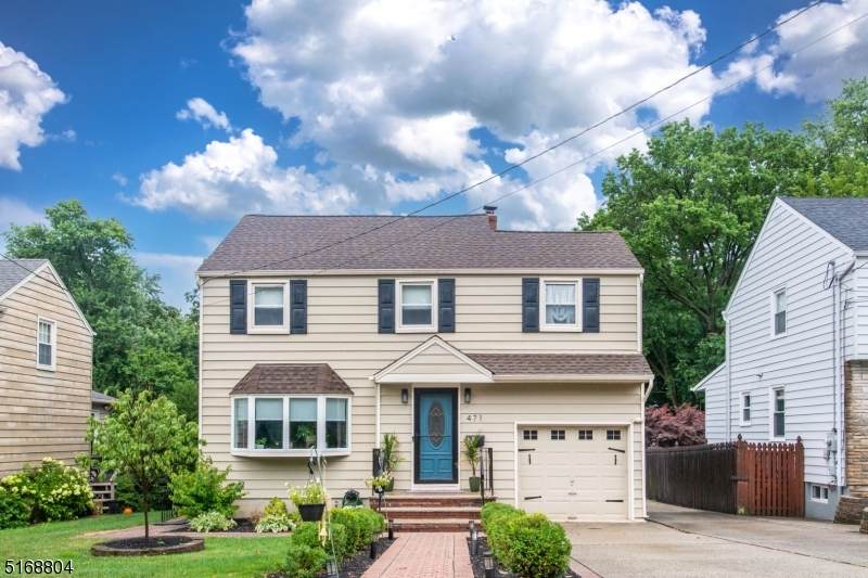471 Essex Ave - Photo 1