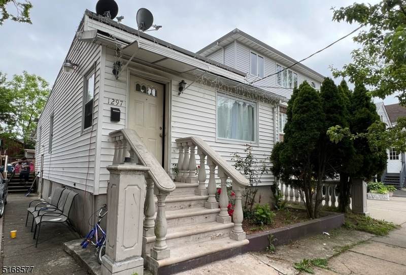 1297 Avy St - Photo 1