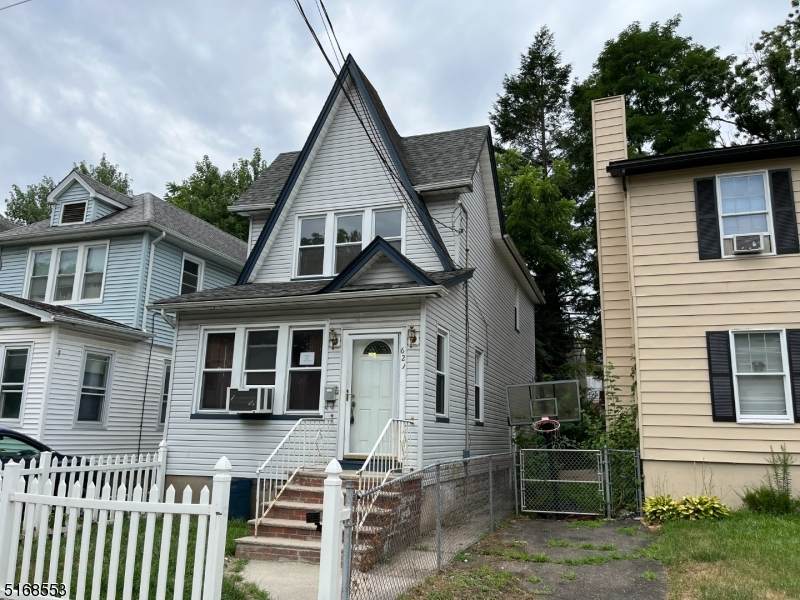 621 Walsh Ave - Photo 1