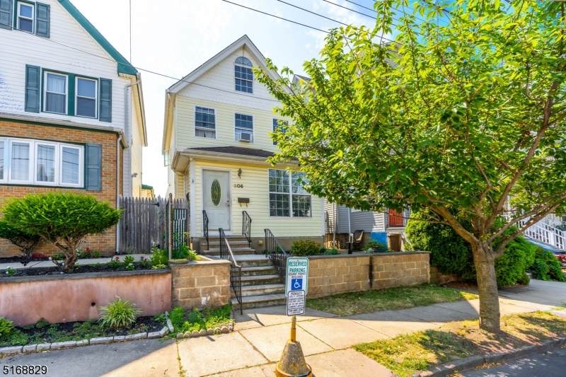 306 Ivy St - Photo 1
