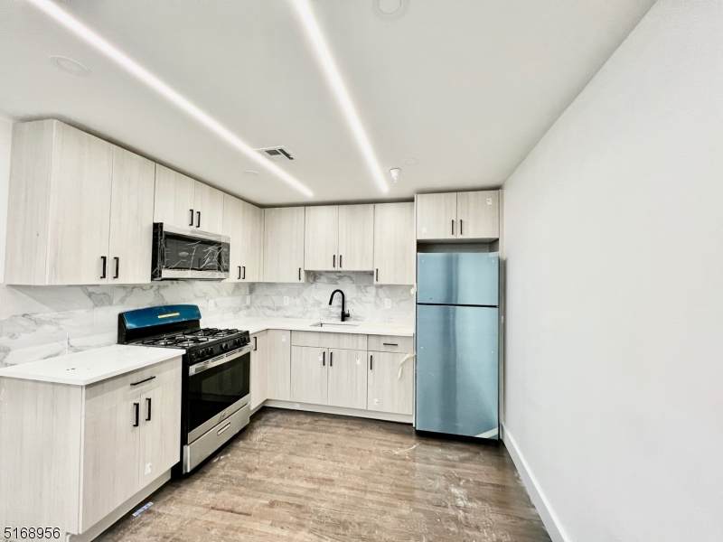 69 Jackson St - Photo 1