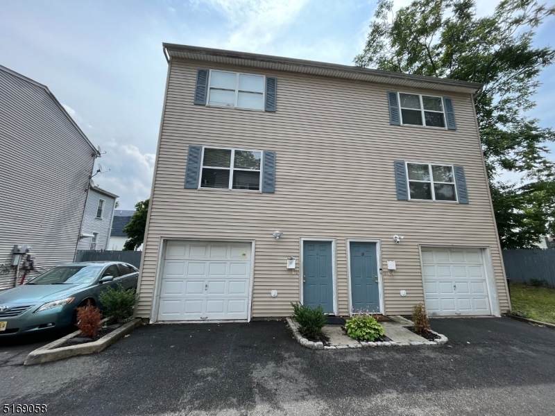 61 Welland Ave - Photo 1