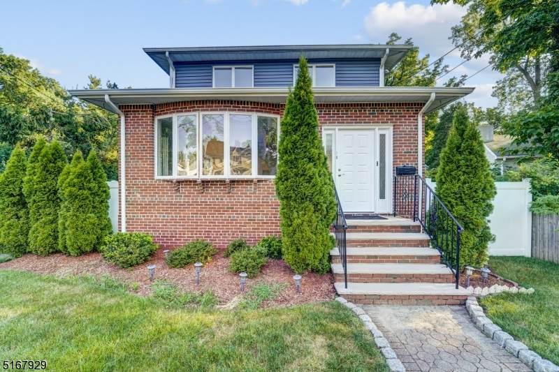 18 Morton Ave - Photo 1