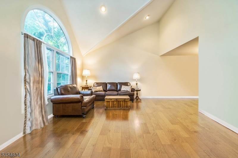 182 Pennsylvania Ave - Photo 1