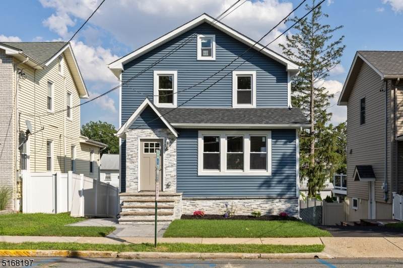 645 7Th St - Photo 1